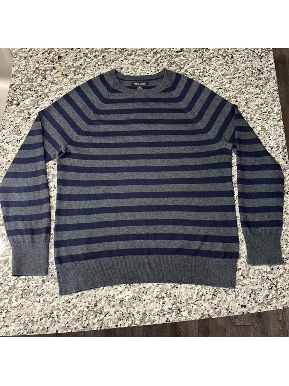 Banana Republic Sweater L Cashmere Gray